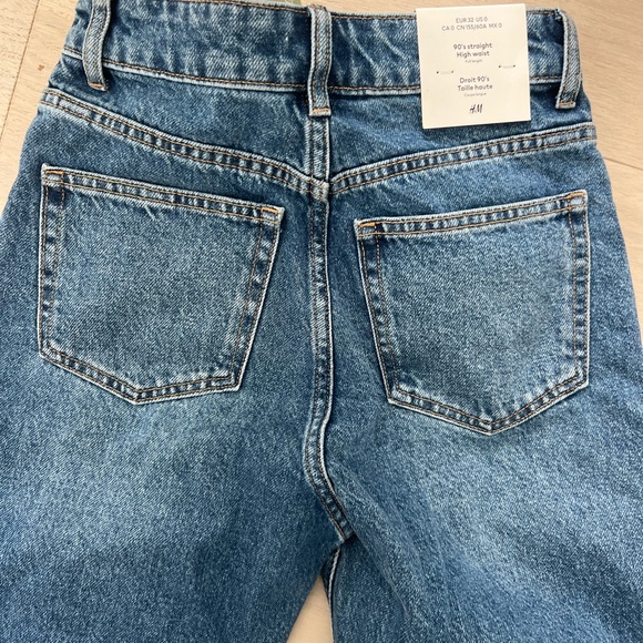 H&M 90s Straight high waist jeans- new with tags - Picture 3 of 3